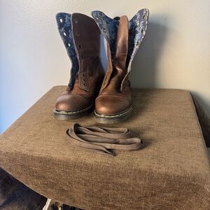 Dr martens Aimilie Lace Up Boots
Size 9 Floral Fold Over -